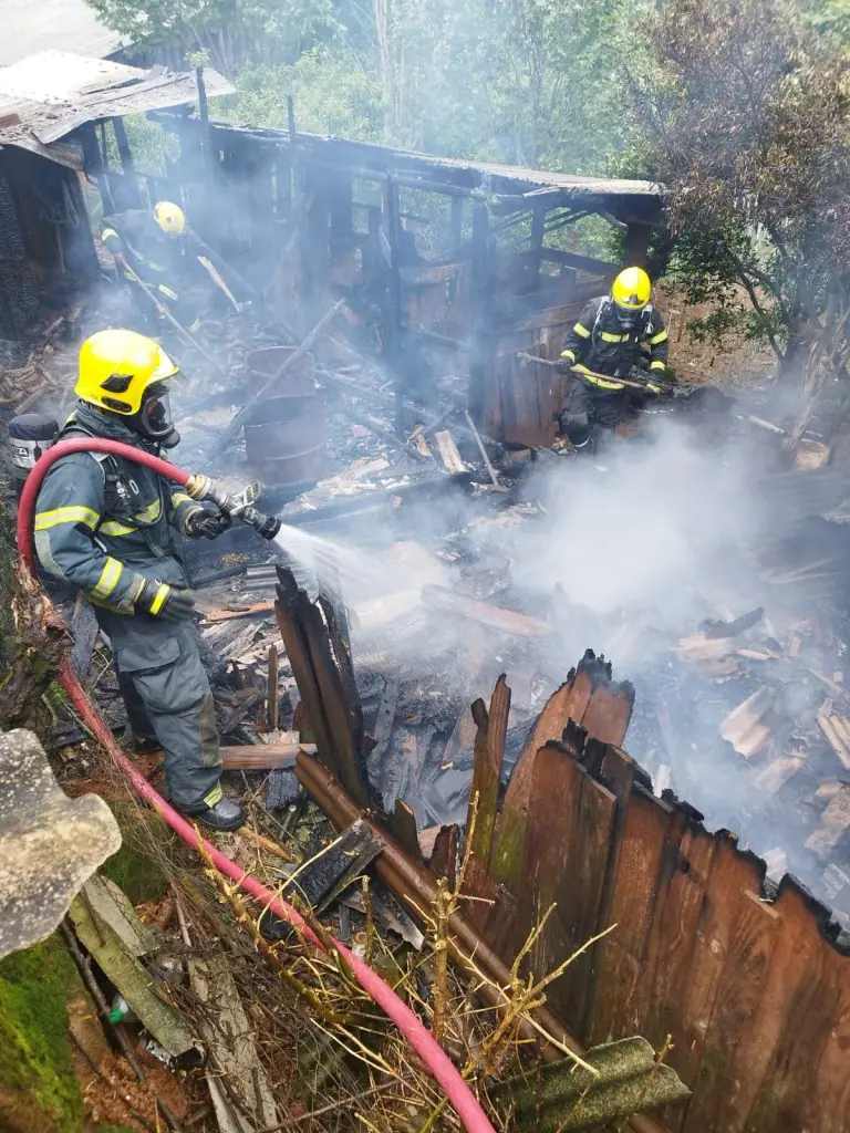 Incêndio destrói galinheiro em Bela Vista, distrito de Campos Novos