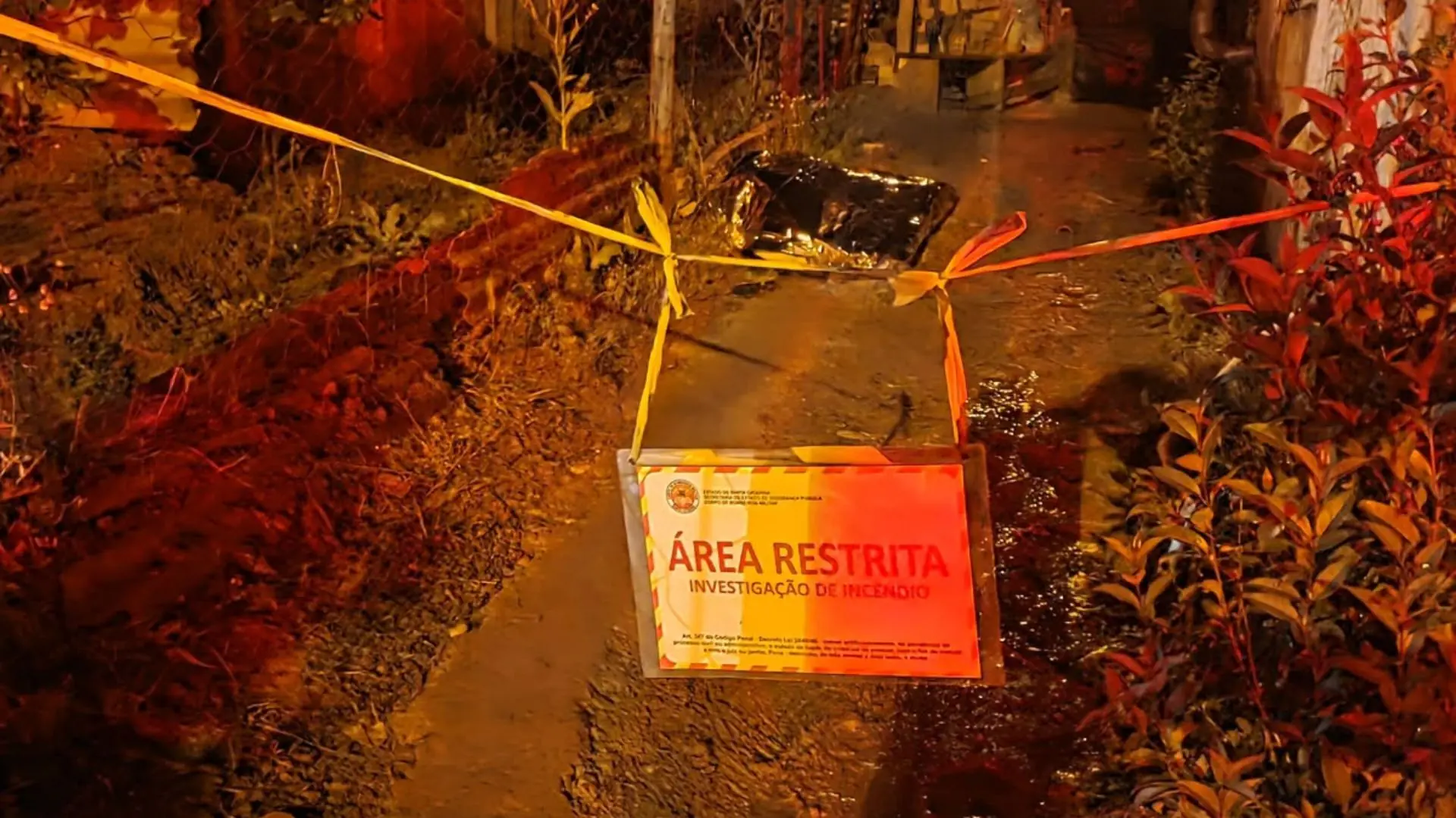 Casa de madeira atingida por incêndio em Monte Carlo