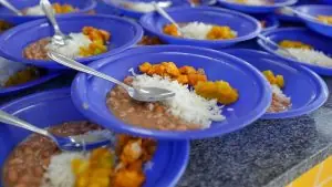 Funcionárias são demitidas após suspeita de furto de merenda escolar