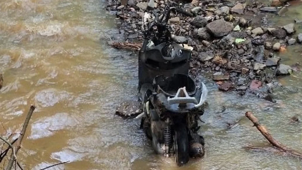 Moto é encontrada no Rio do Tigre mais de uma semana após ser arrastada pela enchente