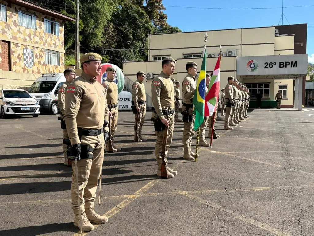Polícia Militar celebra aniversário de batalhões e entrega medalhas em Herval d’Oeste
