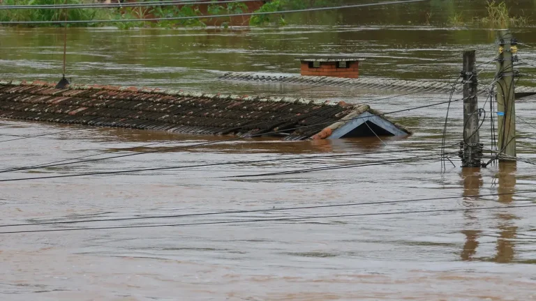 Primavera sob efeito de El Niño histórico traz risco de chuva extrema, tempestades e graves enchentes em Santa Catarina e no Sul