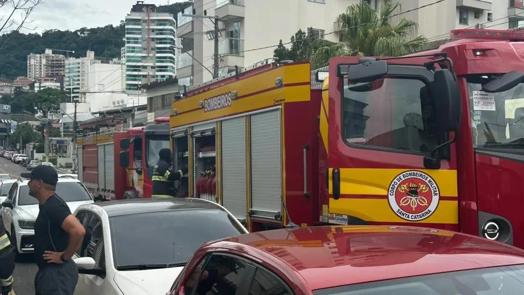 Princípio de incêndio atinge apartamento na Rua Tiradentes, em Joaçaba; vizinhos controlaram as chamas com extintores