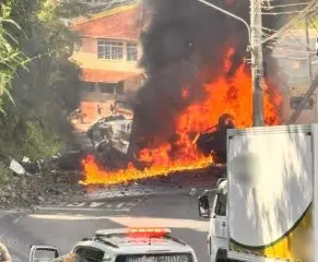 Grave acidente na Serra de Capinzal deixa um morto, feridos e provoca incêndio de grandes proporções