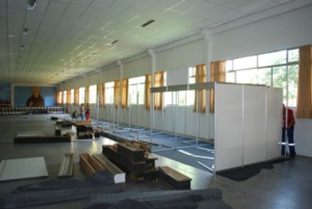 Estrutura da I Feira Cultura do Carnaval começa a ser montada