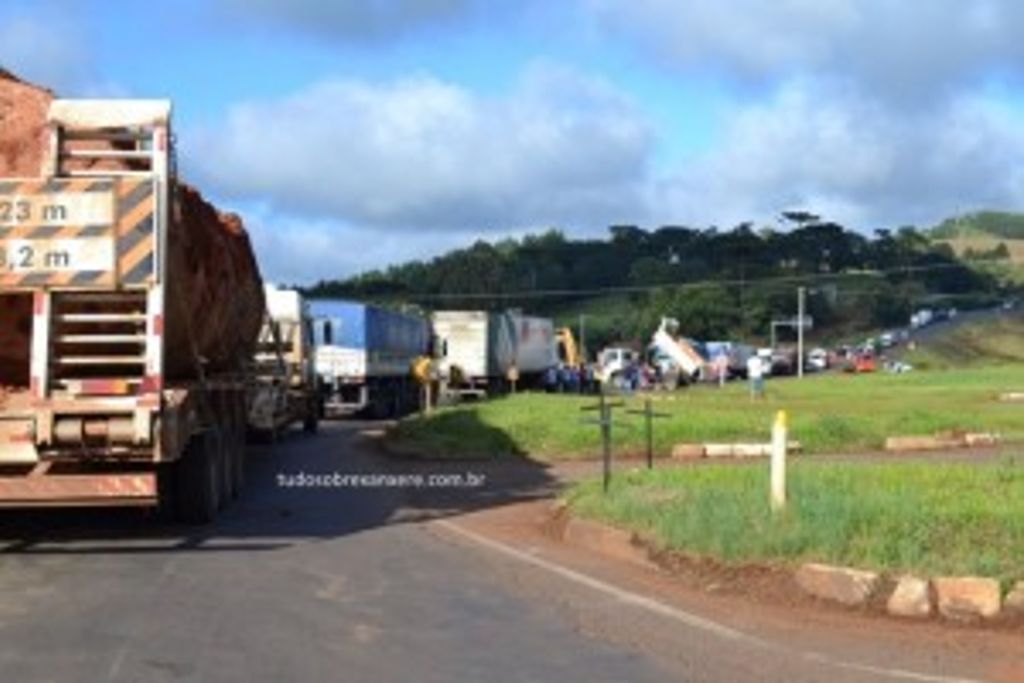 Protesto fecha a BR-282 no Oeste