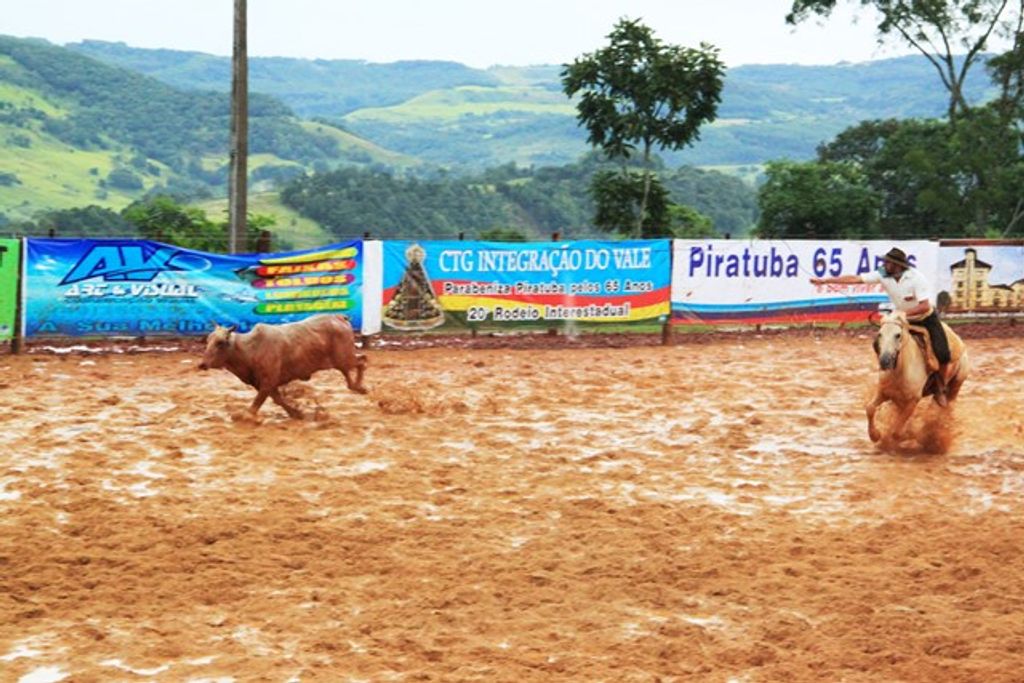 Rodeio Interestadual inaugurou arena multiuso em Piratuba