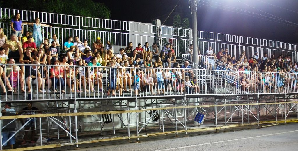 Ensaios na avenida começam