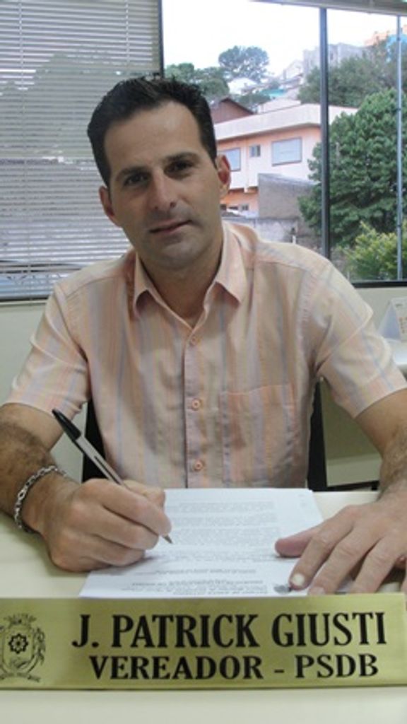 Medida quer proibir a instalação de parques na praça