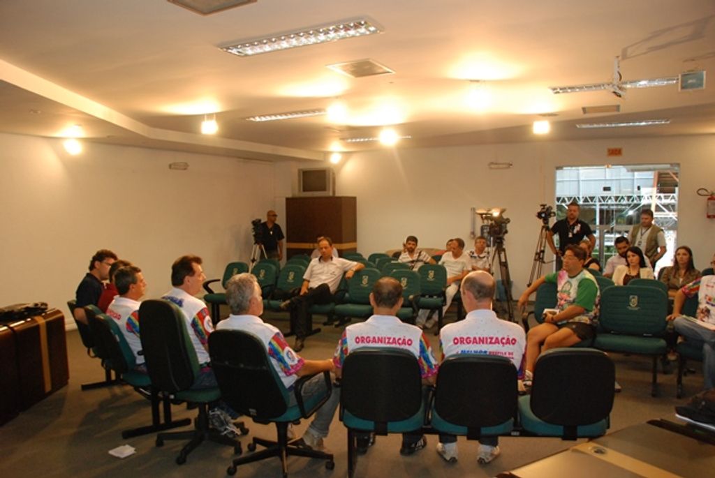 Desfile corre o risco de ficar sem jurados