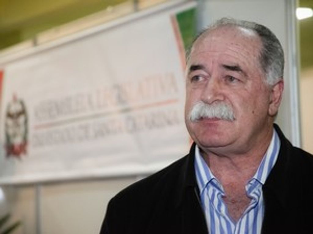 Titon é afastado da presidência da Alesc