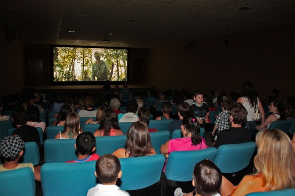 Cinema de Piratuba completa dois anos