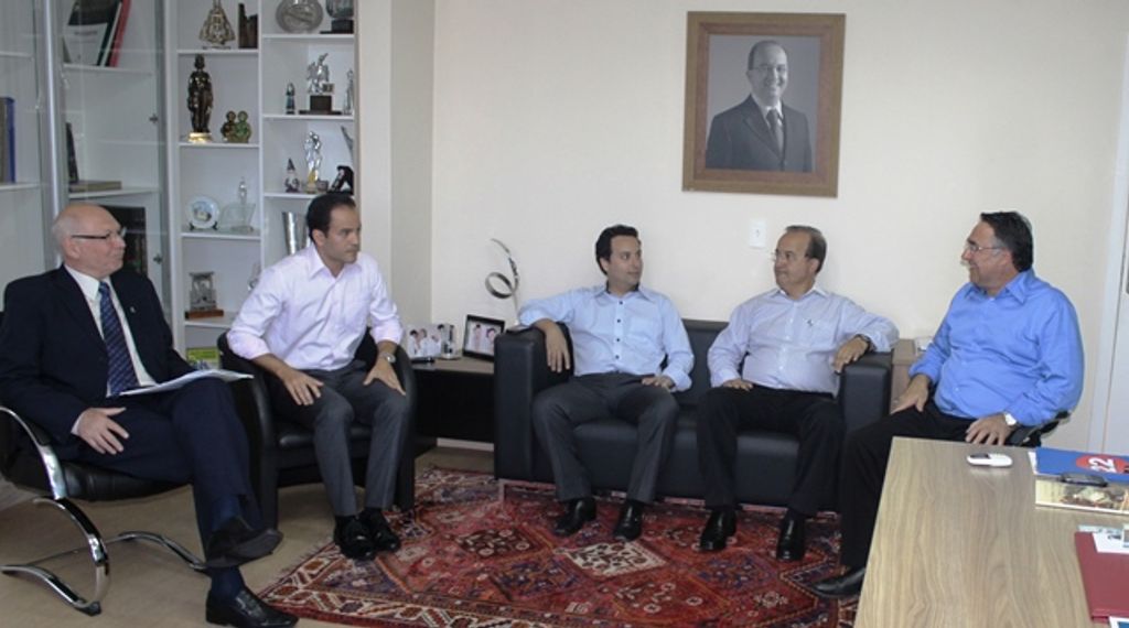 PR anuncia apoio oficial a reeleição de Colombo