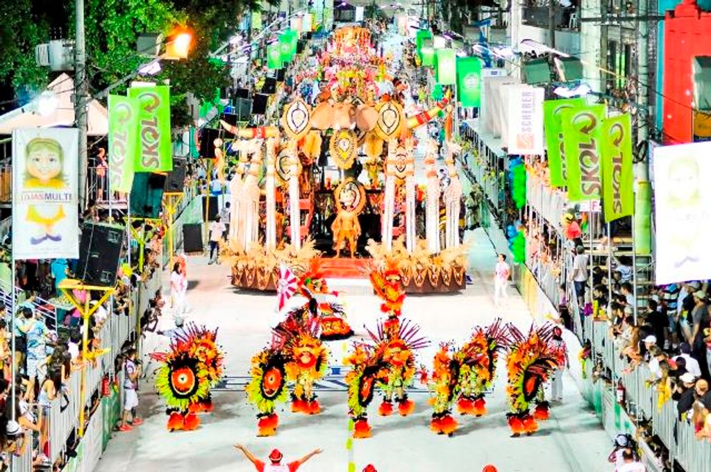 Acadêmicos do Grande Vale abre desfiles em grande estilo