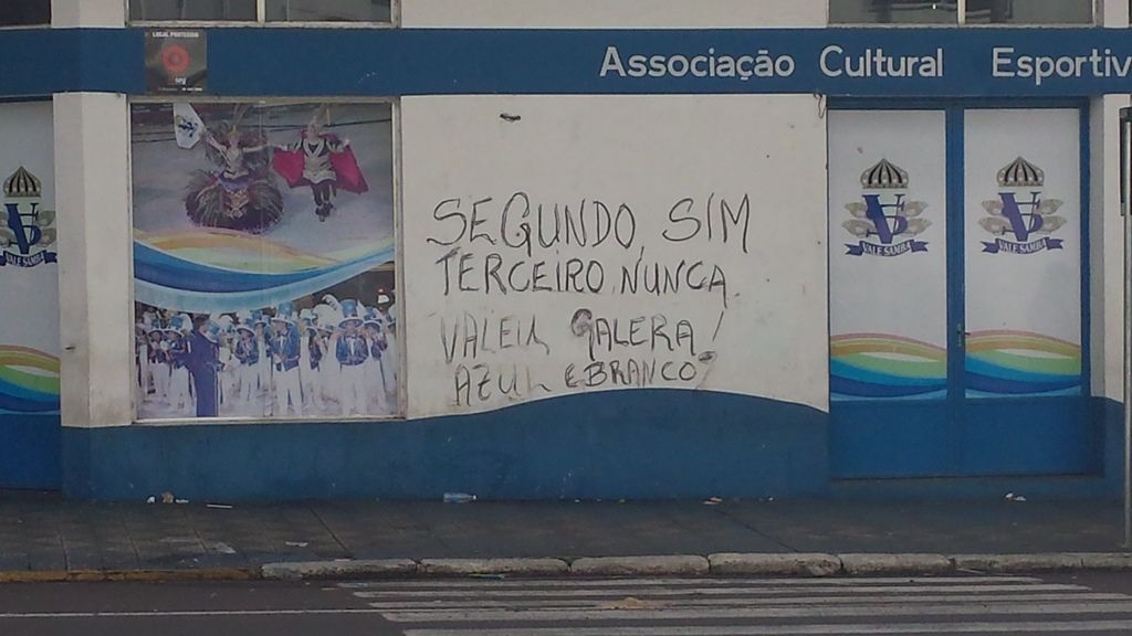Escrita na sede da Vale Samba provoca escolas adversárias