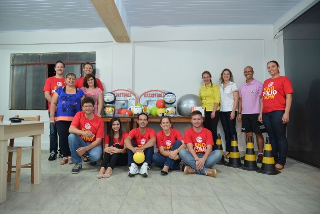 Rotary entrega doações à entidades de Catanduvas