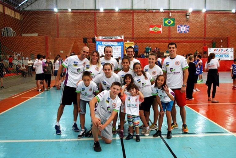 AMOB conquista 11 medalhas no estadual de Badminton