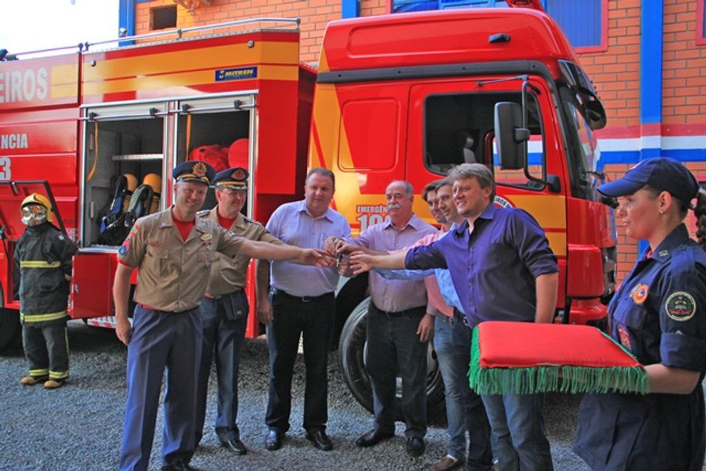 Prefeitura inaugura asfalto em Piratuba