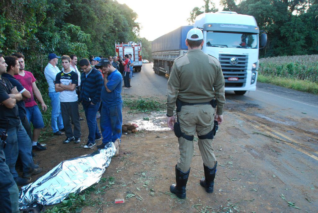 Choque em barranco provoca uma morte na SC-355
