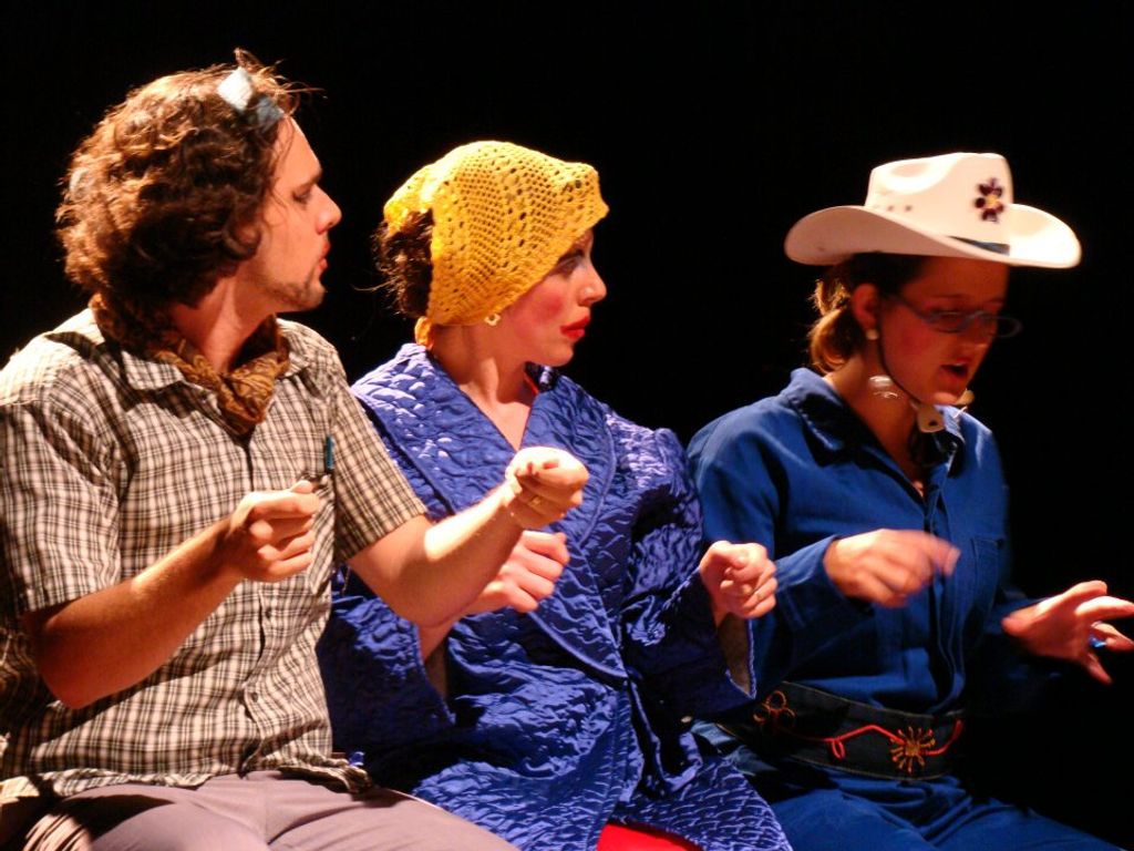 Zefa e Tarcia se despendem do público