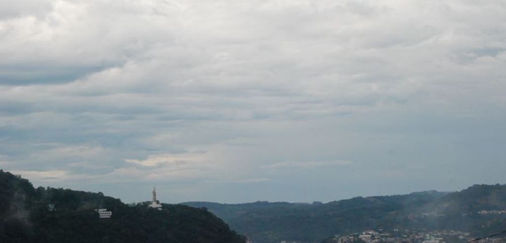 Vem mais chuva forte e contínua