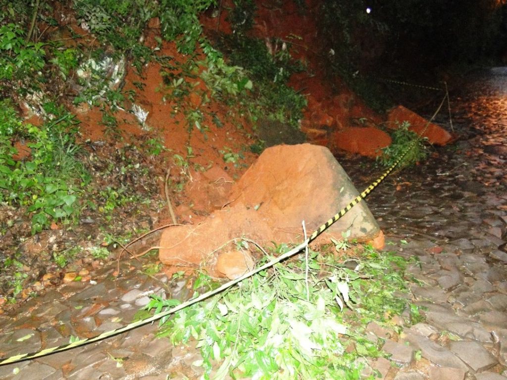 Rua Augusto Arbugeri está interditada