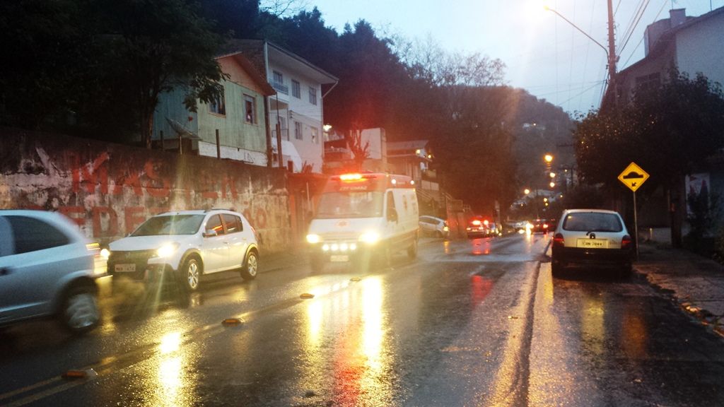 Homem é atropelado na Antônio Nunes Varela