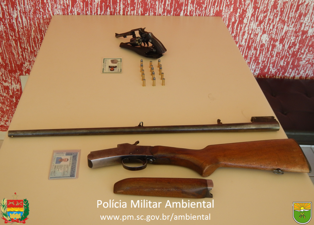 PM Ambiental prende dois homens por porte ilegal de arma