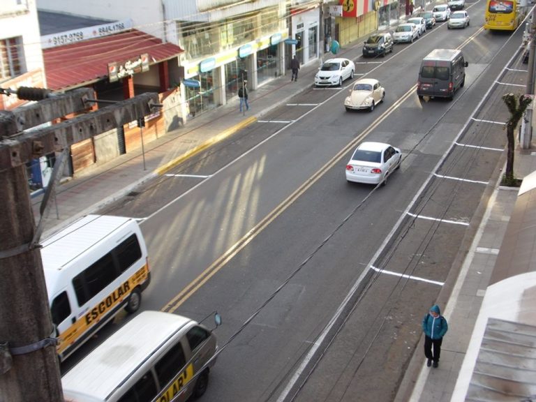 Prefeitura de Joaçaba demarca vagas no Estacionamento Rotativo