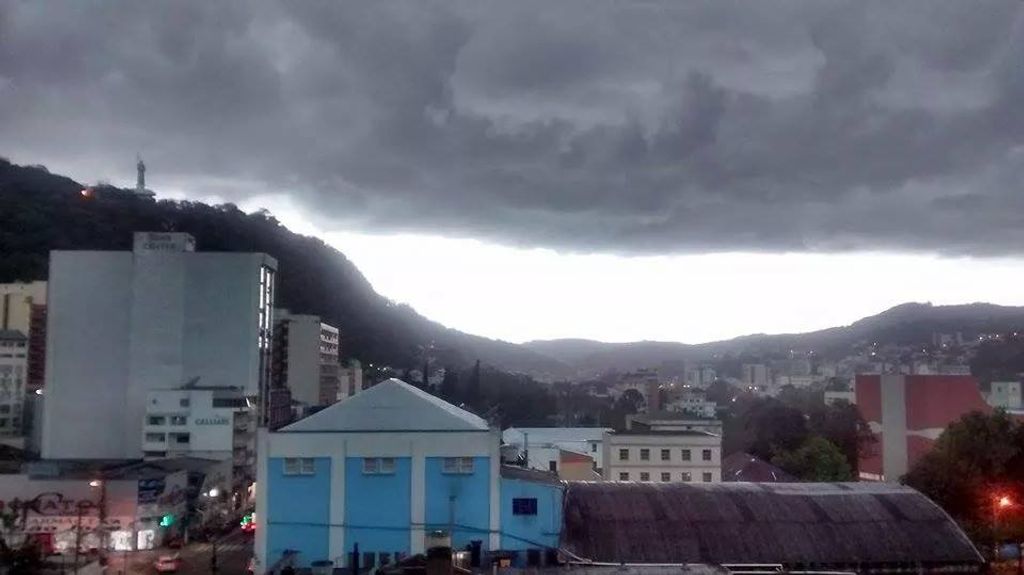 Temporais interrompem o fornecimento de energia na região