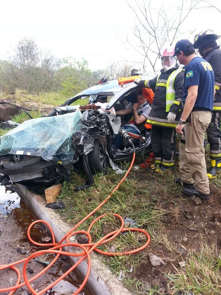Veículo bate a 170 Km/h em acidente na BR-153