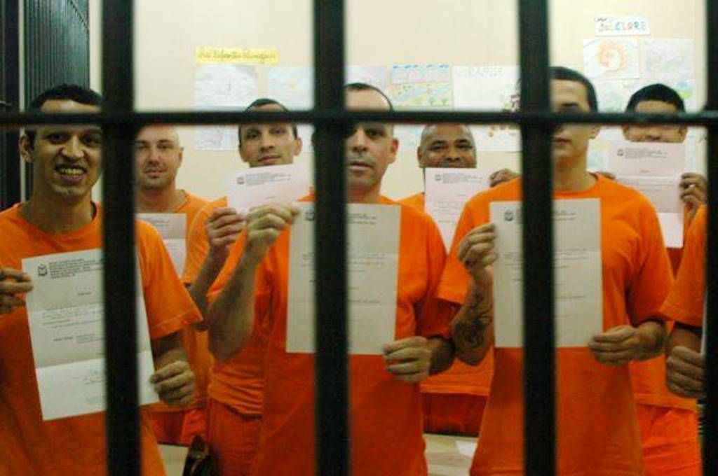 Detentos que estudam no presídio recebem certificados