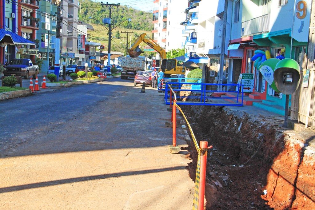 Prefeitura inicia última etapa da revitalização da Avenida 18 de fevereiro em Piratuba