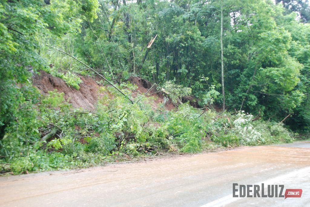 Novo deslizamento de terra é registrado na SC-150