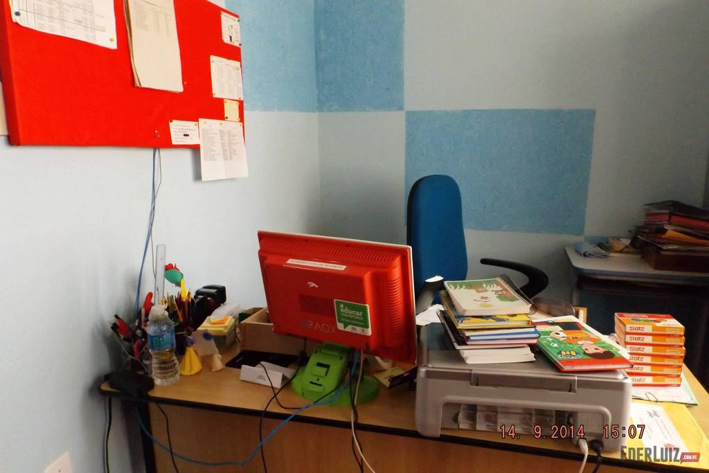 Ladrões fazem arrastão em escola