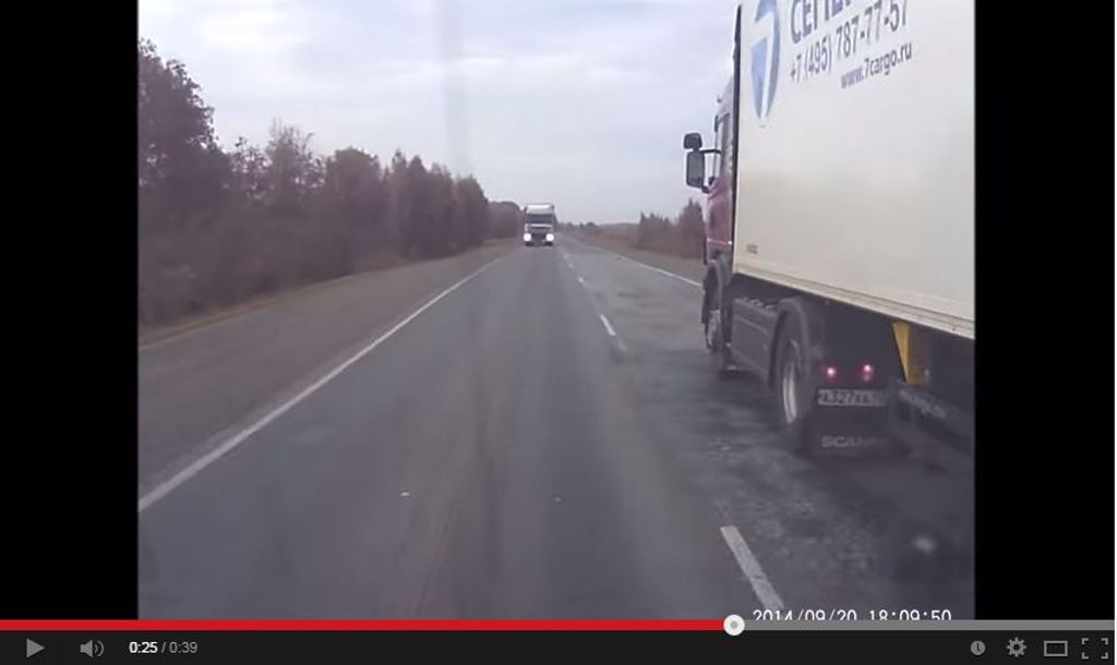 Ultrapassagem em estrada acaba mal