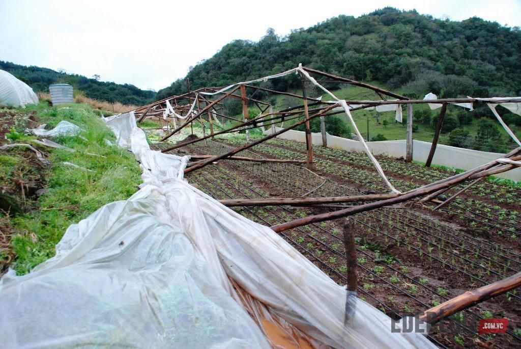 Temporal provoca destruição e prejuízo no interior de Herval