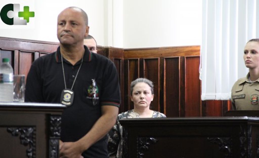 Mulher que matou o ex-marido policial e tentou forjar acidente é condenada