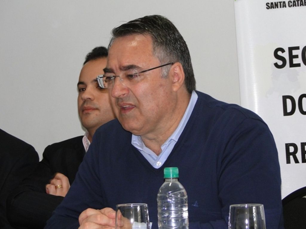 Raimundo Colombo é reeleito no primeiro turno