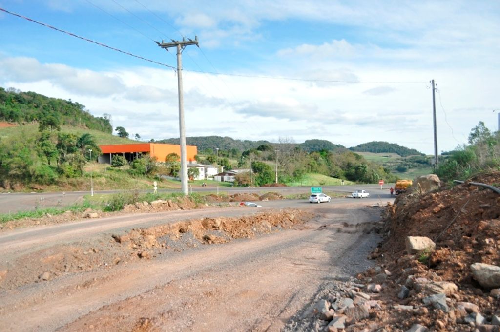 Obras no trevo de acesso à Herval d’ Oeste devem ser concluídas nos próximos dias