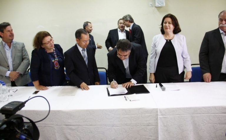 Assinada ordem de serviço para início dos estudos de viabilidade da Ferrovia do Frango