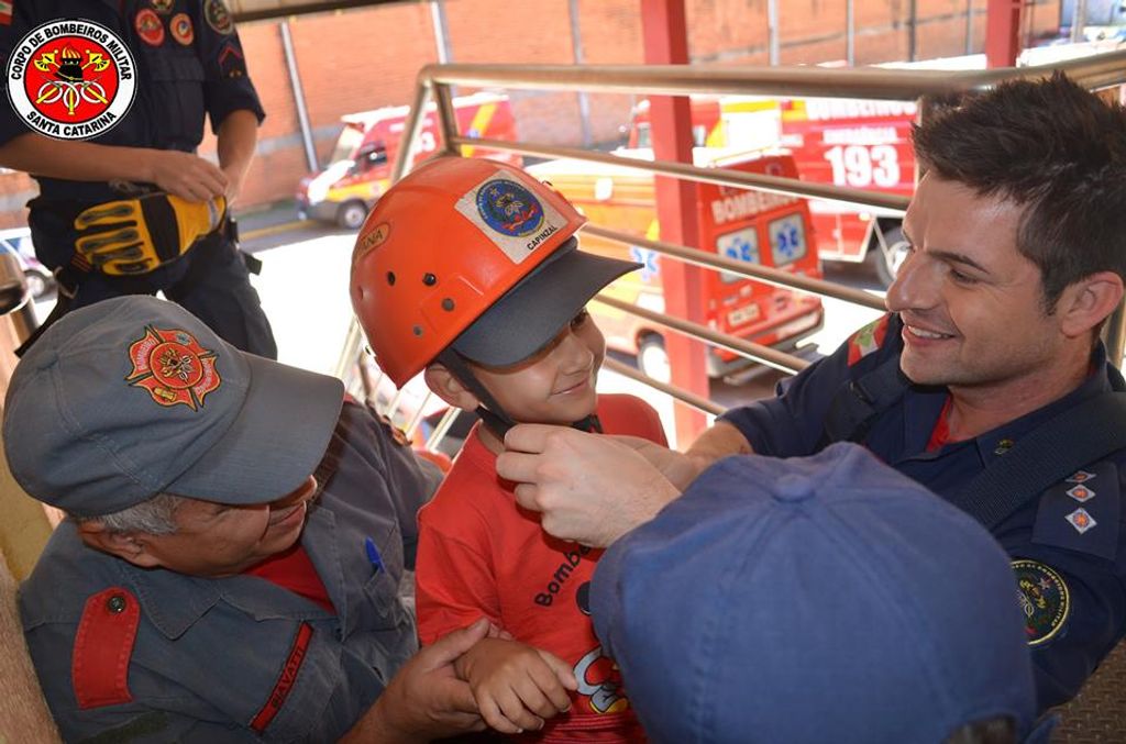Menino que sofre de doença degenerativa realizou sonho