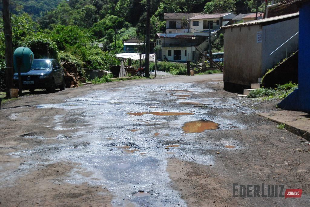 Atoleiros e ruas intransitáveis, essa é a situação em Herval