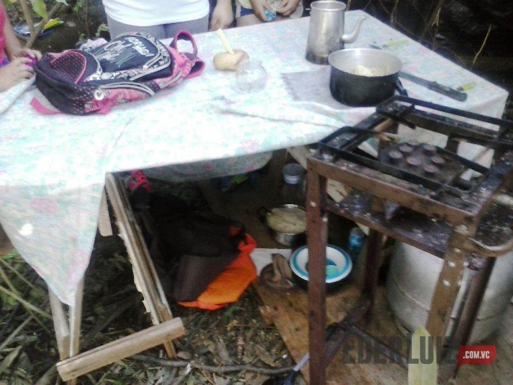 Menores furtam igreja evangélica e montam barraco no mato