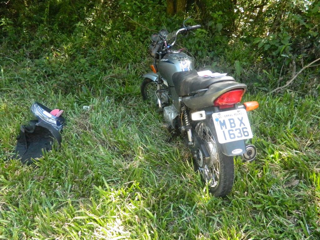 Motociclista fica ferido após saída de pista na BR-282