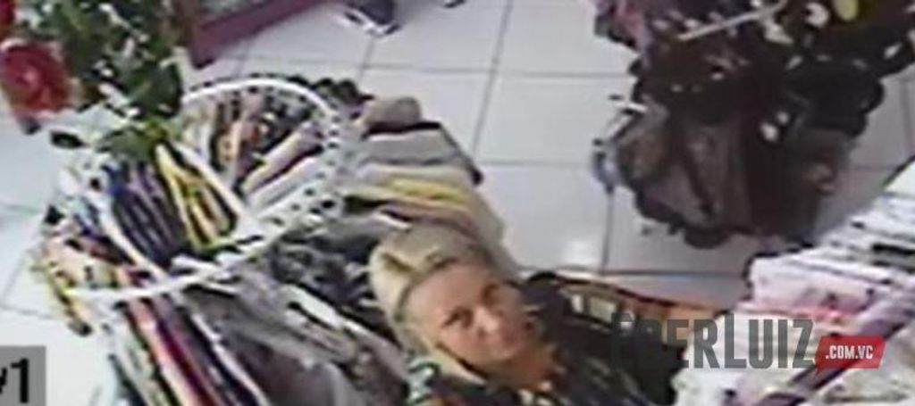 Assista a ação – Ladrões se passam por clientes e furtam em loja do centro