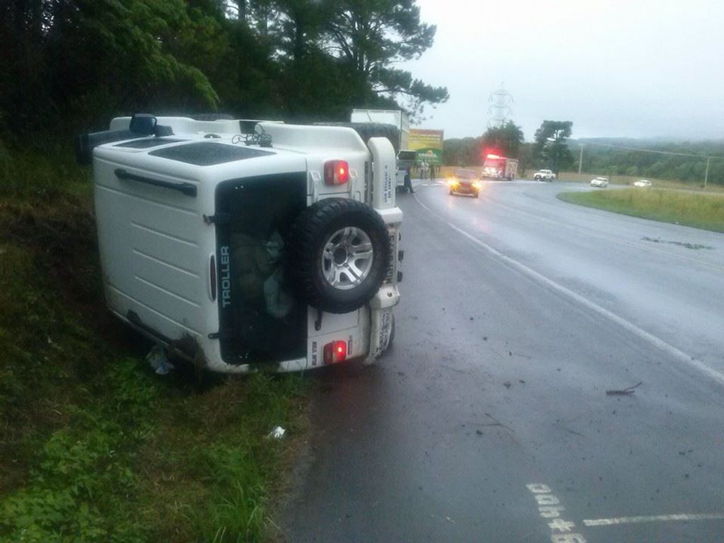Óleo na pista provoca acidente na BR-282
