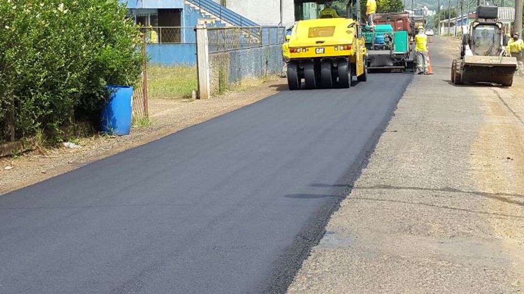 Ruas de Herval d’ Oeste começam a receber pavimentação asfáltica