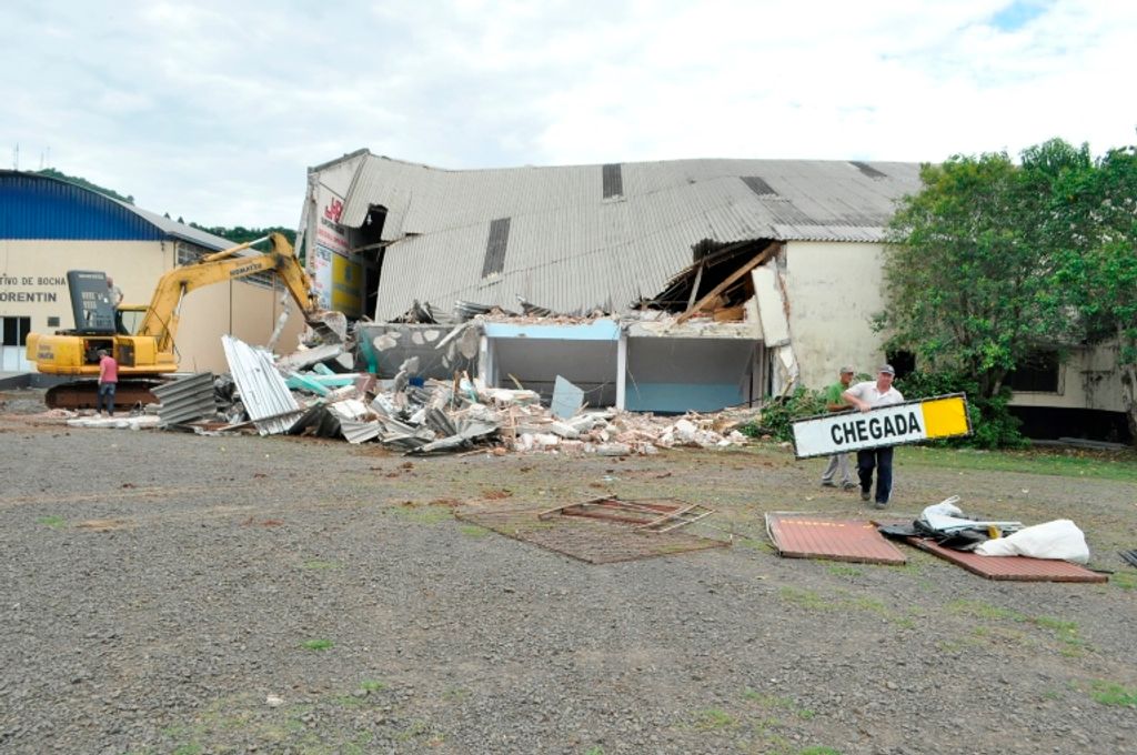 Ginásio Rudão começa a ser demolido para a construção de quadra poliesportiva