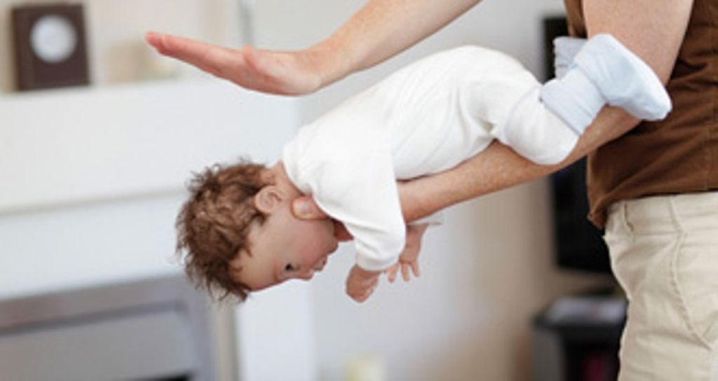 Agente temporário da PM ajuda a salvar criança engasgada